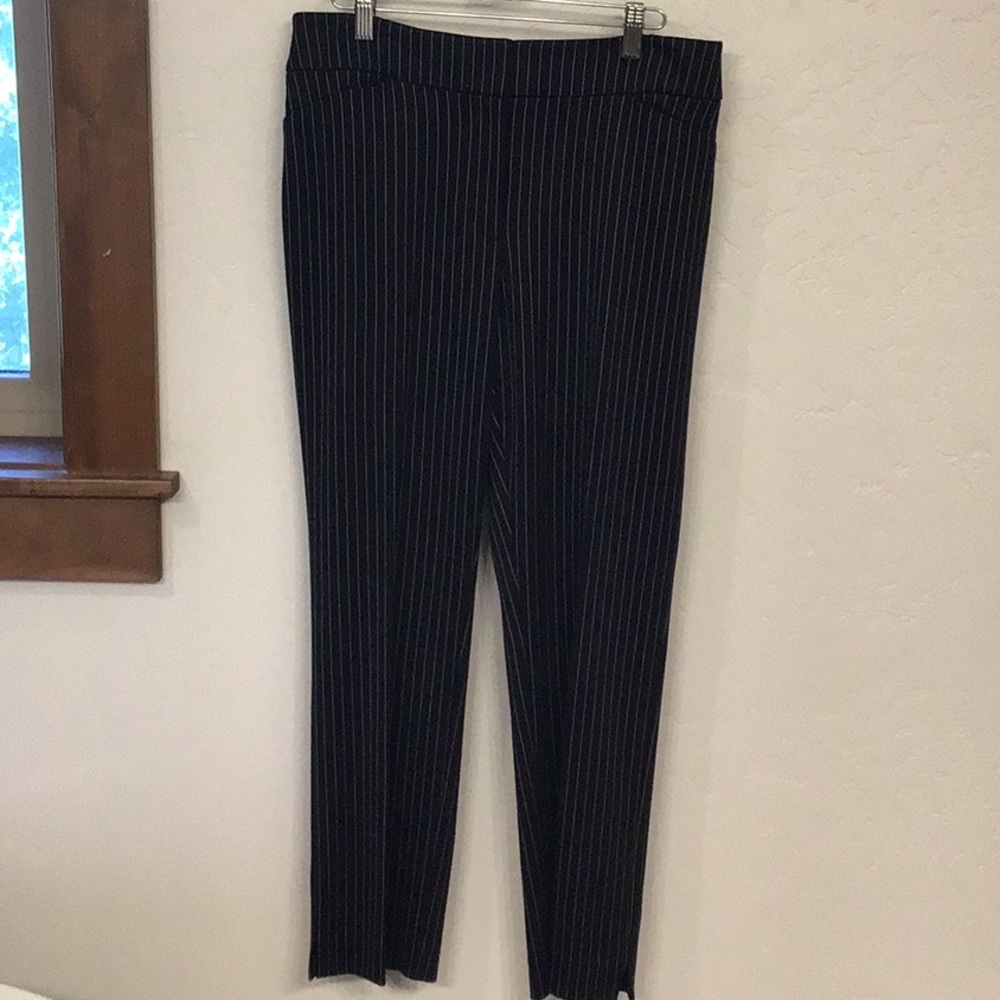 Chico’s Seamless Ponte Pinstripe Tapered Ankle Pant Black/Gray, 8, NWT - Picture 4 of 16